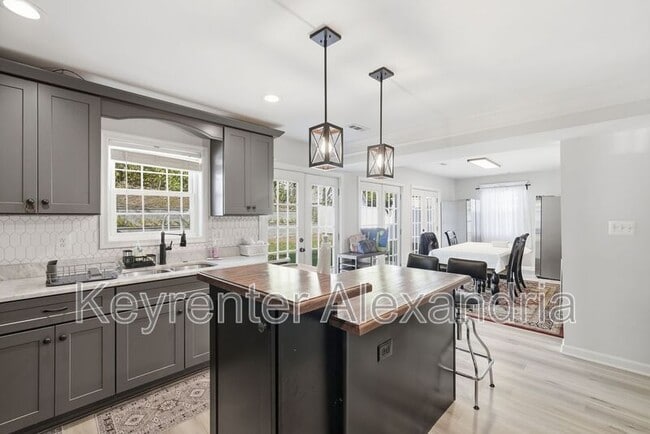 Building Photo - 6022 Rixey Dr