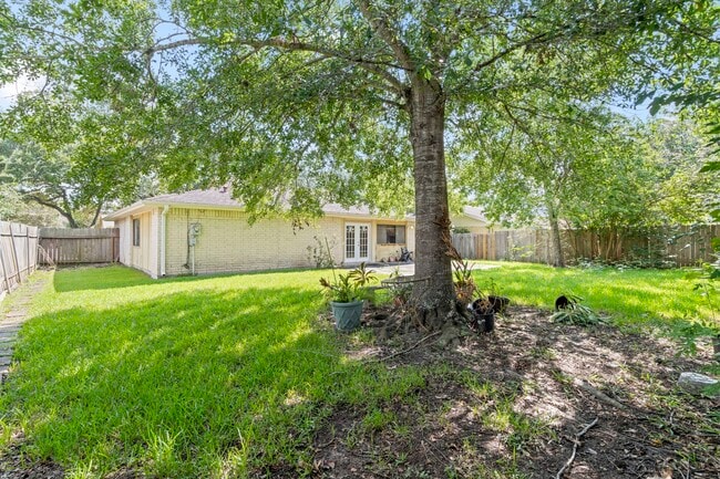 Building Photo - 2126 Turtle Creek Dr