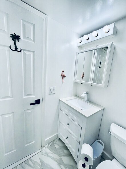 Building Photo - 4158 Tamiami Trl