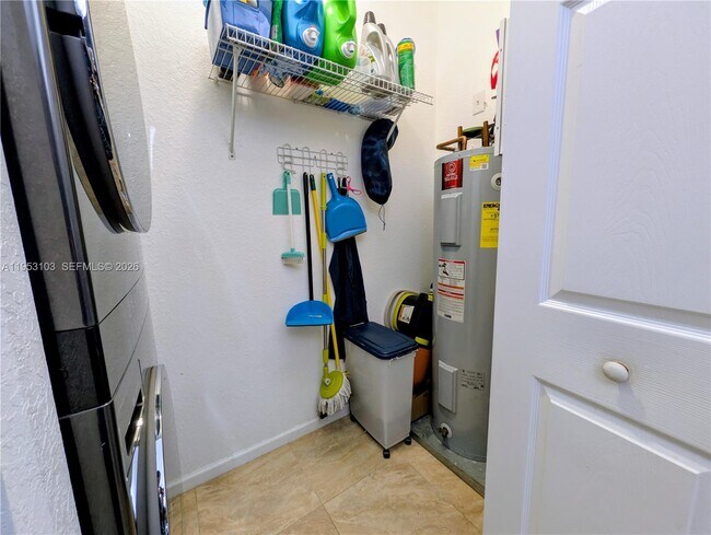 Building Photo - 3561 Forest Hill Blvd