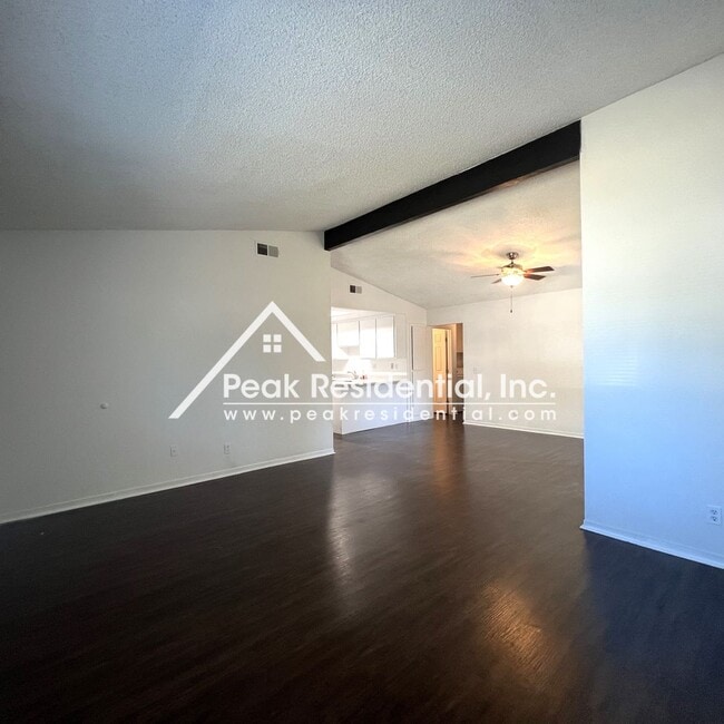 Building Photo - Charming 2 bd/1 ba Citrus Heights Duplex!