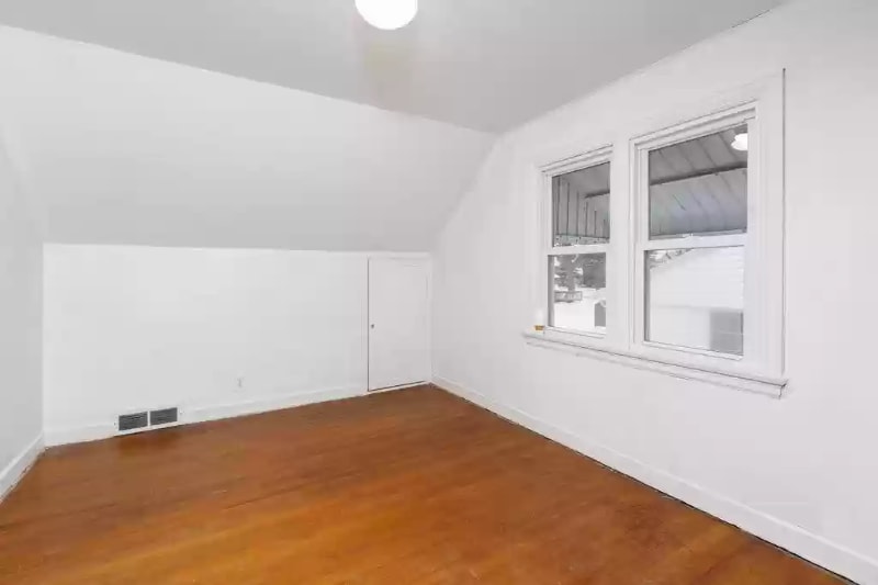 Building Photo - 705 Draper St