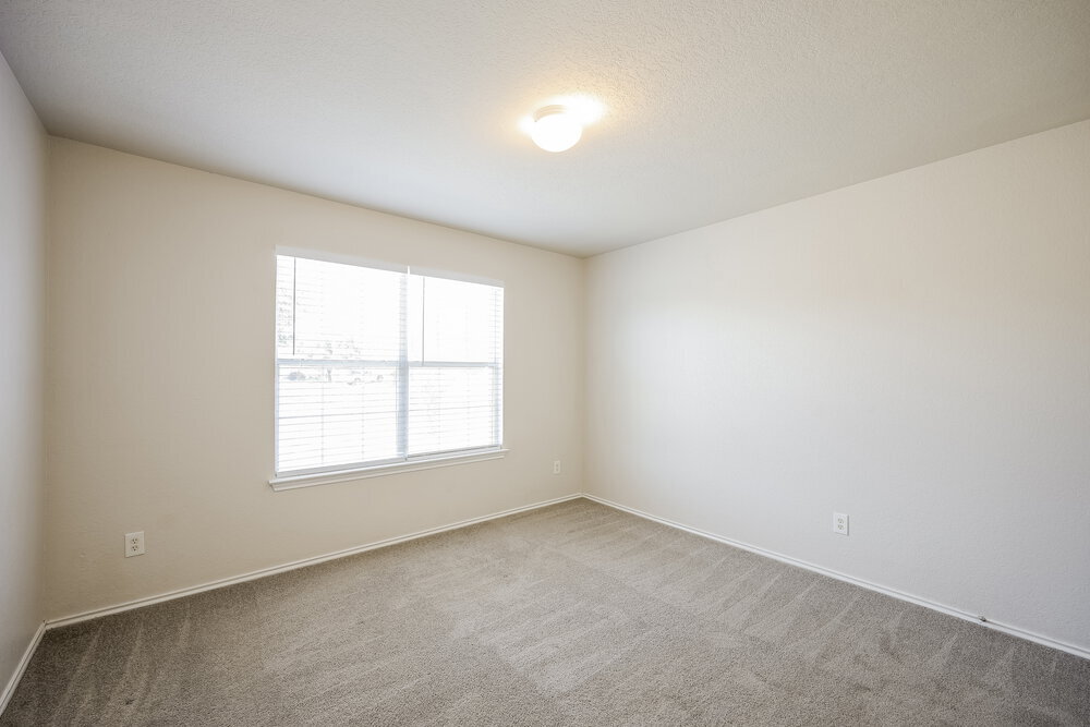 Building Photo - 2402 Sunview Lake