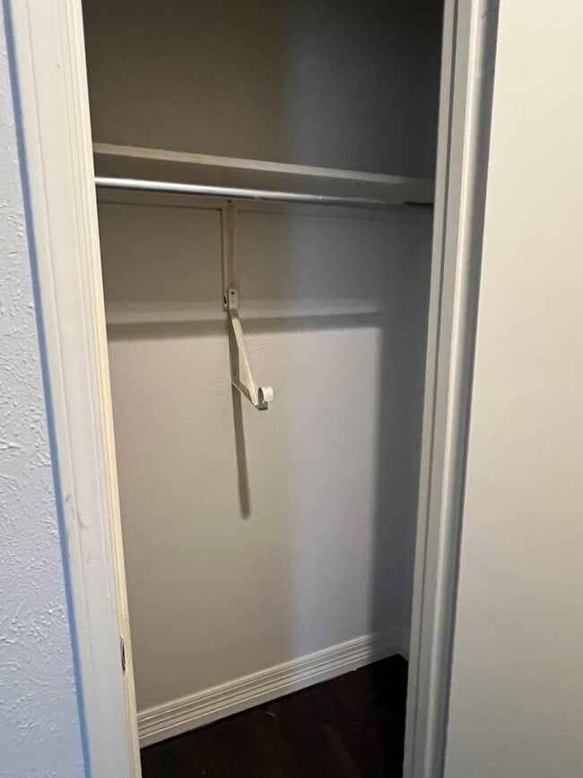 Building Photo - High Hollows