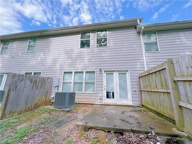 Building Photo - 1892 Old Dogwood