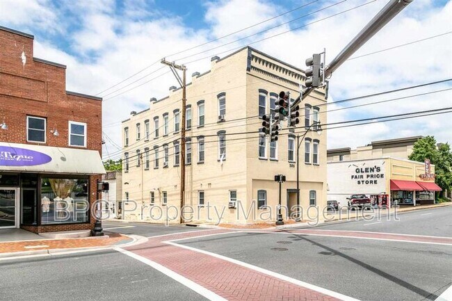 Building Photo - 20 W Wolfe St