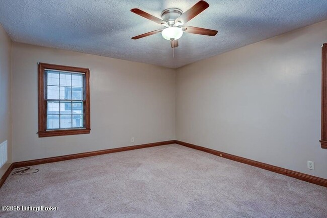 Building Photo - 210 Browns Ln