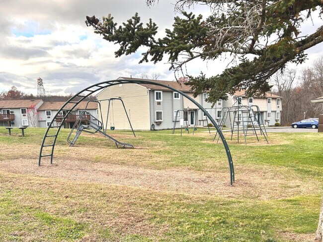 Building Photo - 4 Carillon Dr