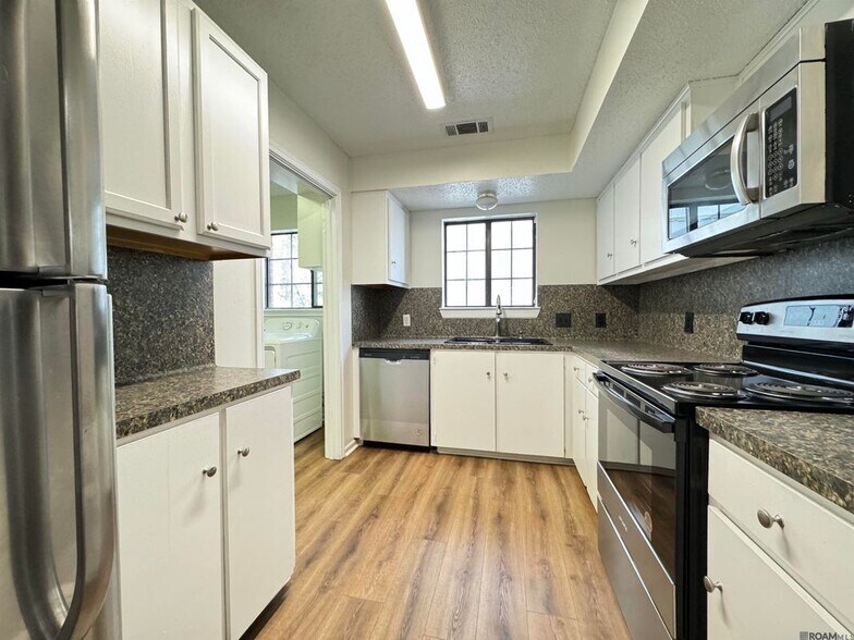Building Photo - 1732 Manor Oak Dr