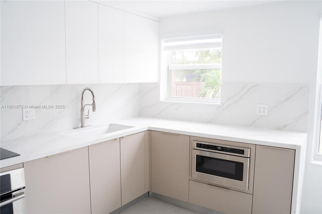 Building Photo - 10996 NW 58th Terrace