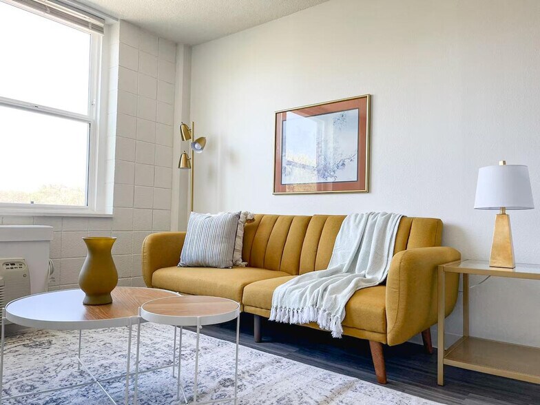 Primary Photo - 2515 Burnet Ave