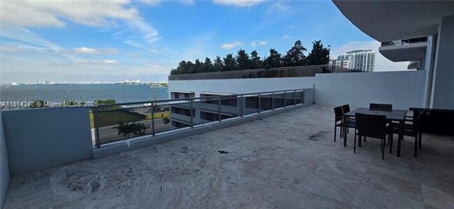 Building Photo - 7901 Hispanola Ave