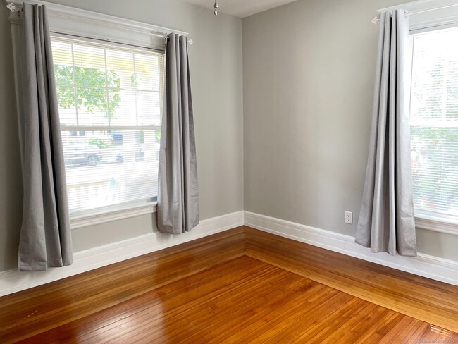 Building Photo - 809 Edgewood Ave