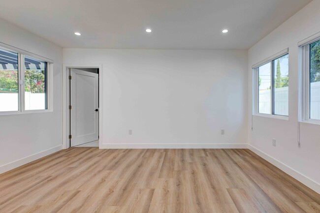Building Photo - 1613 N Niagara St