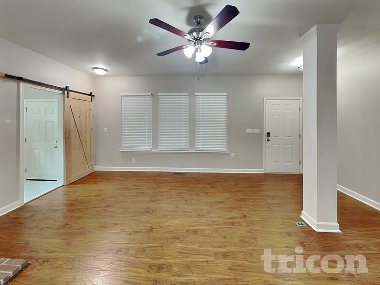 Building Photo - 8203 Knollwood Cir