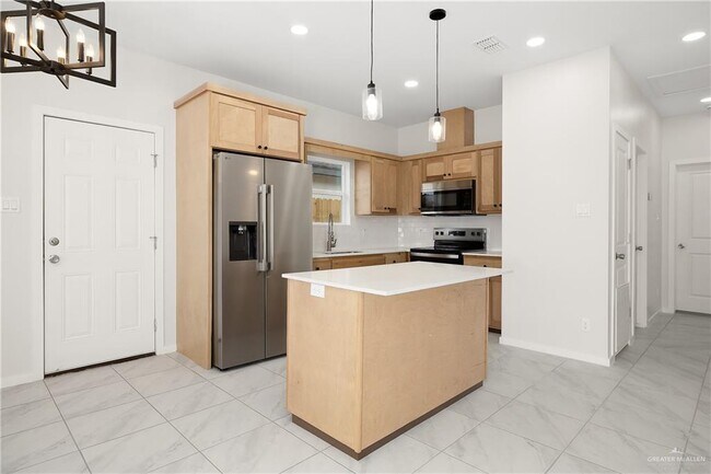 Building Photo - 14 Hillside S Ave