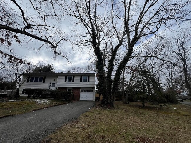 Building Photo - 331 Colonial Dr