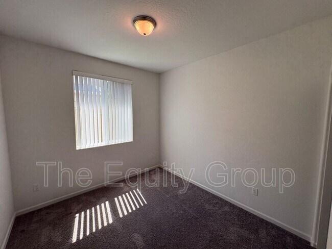 Building Photo - 3036 N Parkside St