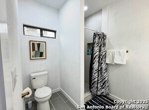 Building Photo - 829 Kayton Ave