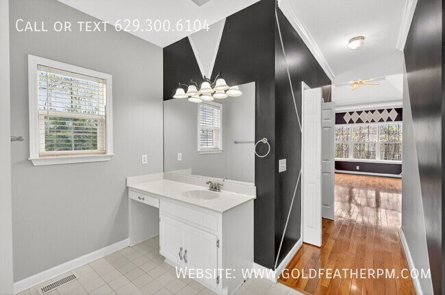 Building Photo - 3940 Waterford Way