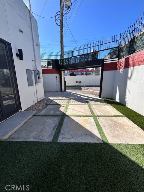 Building Photo - 1009 Palms Blvd