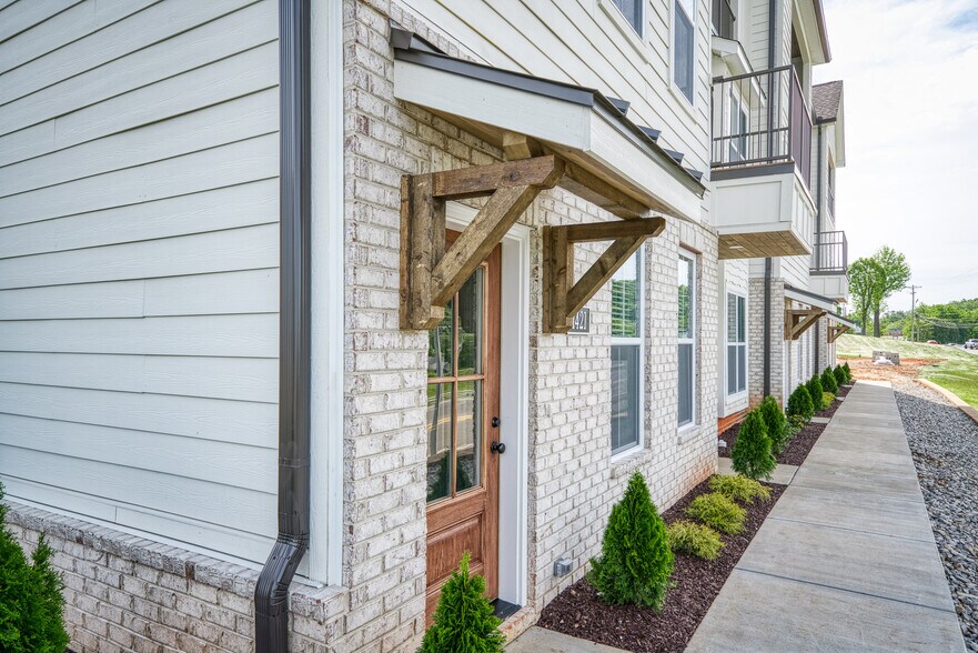 Building Photo - 1423 Spring Pointe Ln