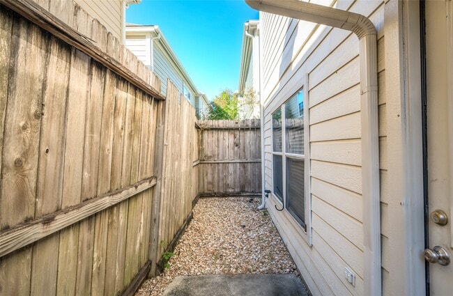 Building Photo - 1719 Redwing Bluff Dr