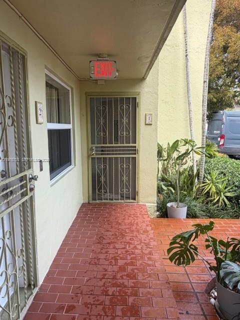 Building Photo - 520 NE 38th St