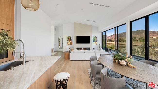 Building Photo - 6656 Dume Dr