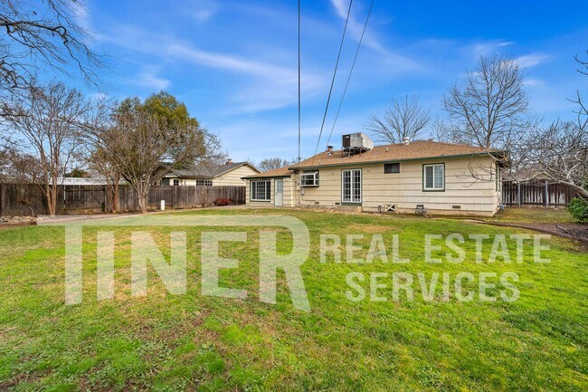 Building Photo - 2407 Sandringham Rd