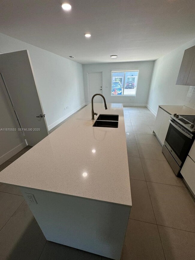 Building Photo - 2555 NE 193rd St