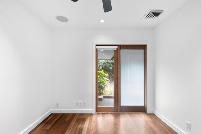 Building Photo - 1135 Kaimoku Pl