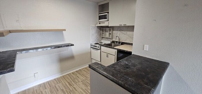 Building Photo - For Rent Large Studio, Old SouthWest Reno,...