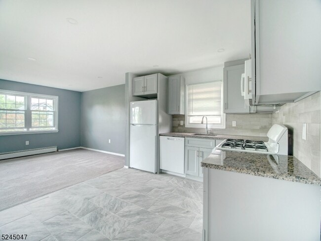 Building Photo - 58 Burnside Ave