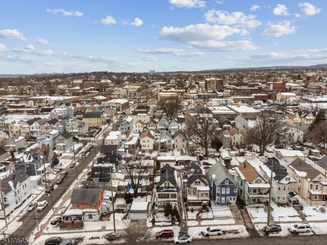 Building Photo - 335 Boulevard