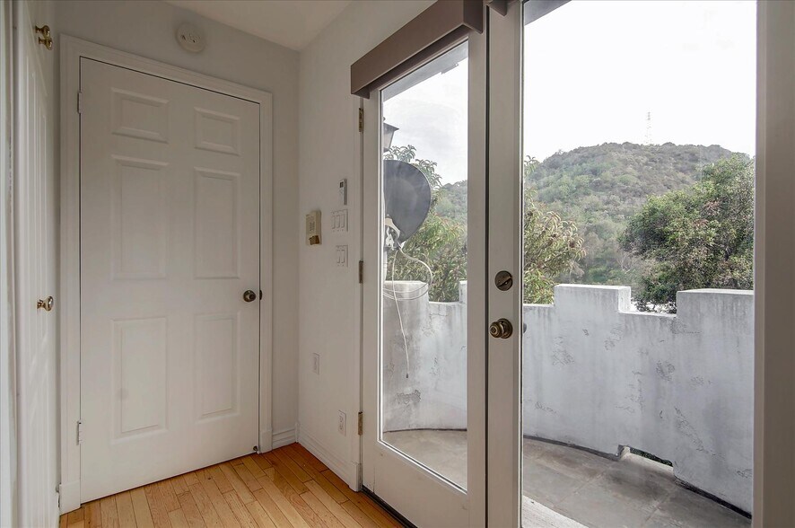 Building Photo - 8527 Wonderland Ave