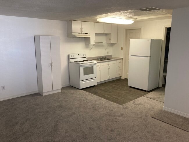 Building Photo - 8810 W Cory Ln