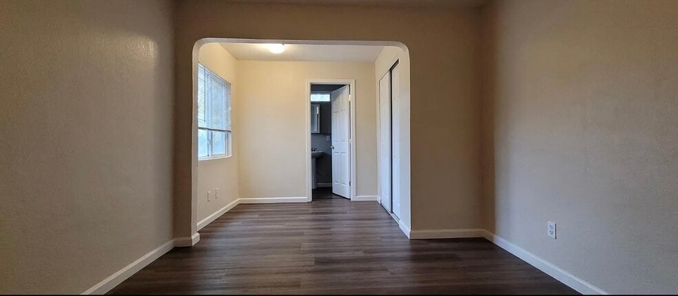 Nice size master bedroom - 809 Badgley Dr