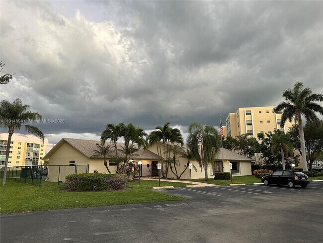 Building Photo - 311 SE 3rd St