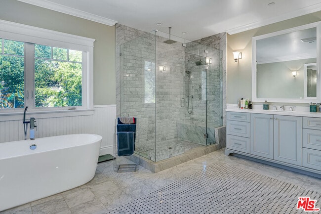 Building Photo - 19633 Wells Dr