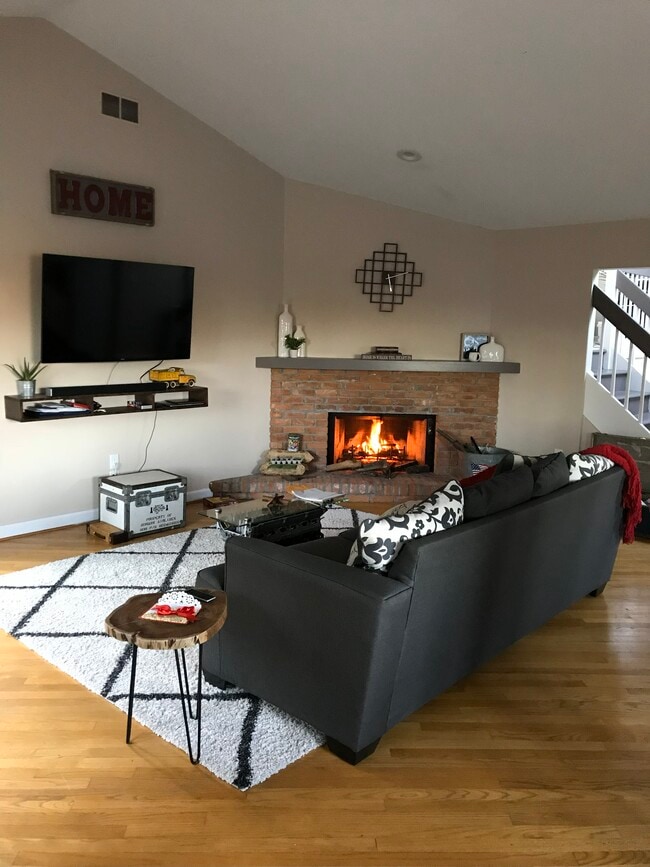 Building Photo - 1 Common Dr