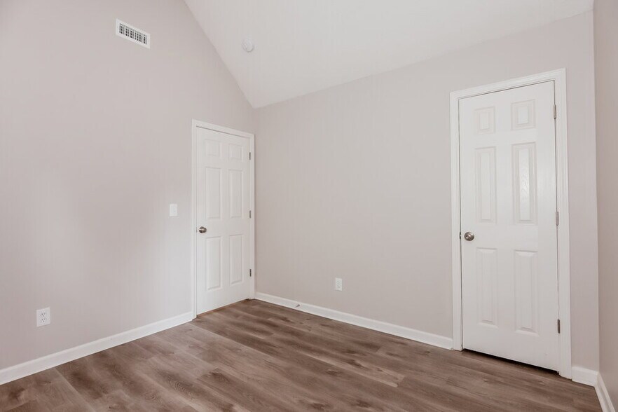 Building Photo - 905 Grassy Patch Ln