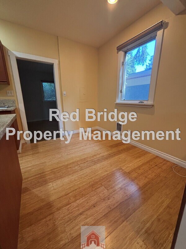 Building Photo - 1327 SE Nehalem St