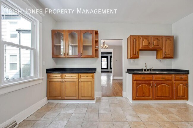 Building Photo - 324 West Ave