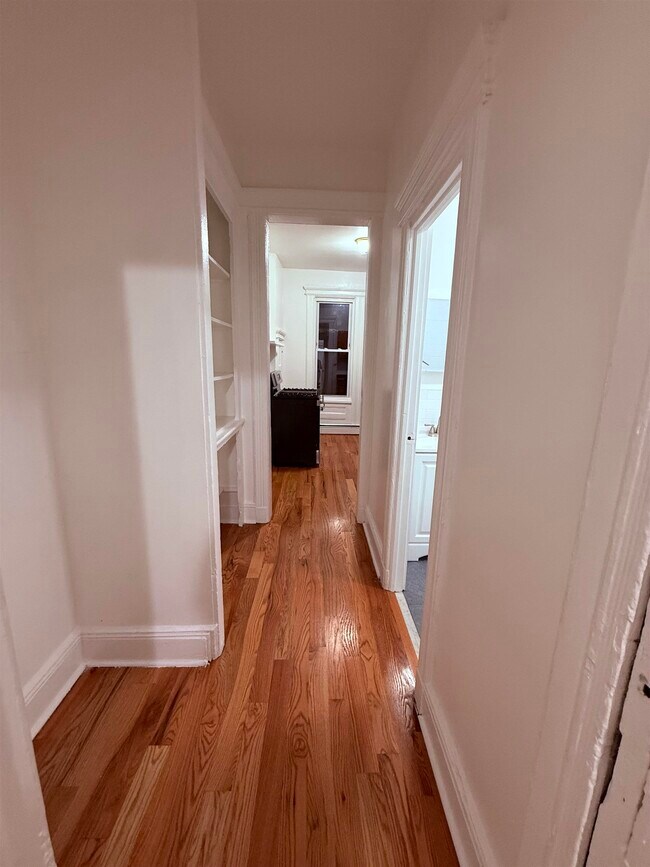 Building Photo - 110 Duncan Ave