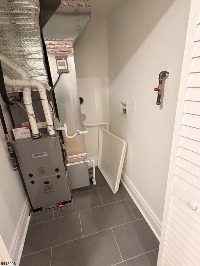 Building Photo - 438 S 11th St