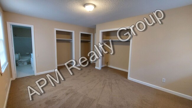 Building Photo - Large home in Southeast Columbia