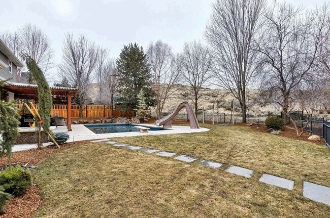 Building Photo - Beautiful home perfect for entertaining