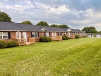 Building Photo - Beautiful 2 Bed 1.5 Bath Newly Updated with Garage