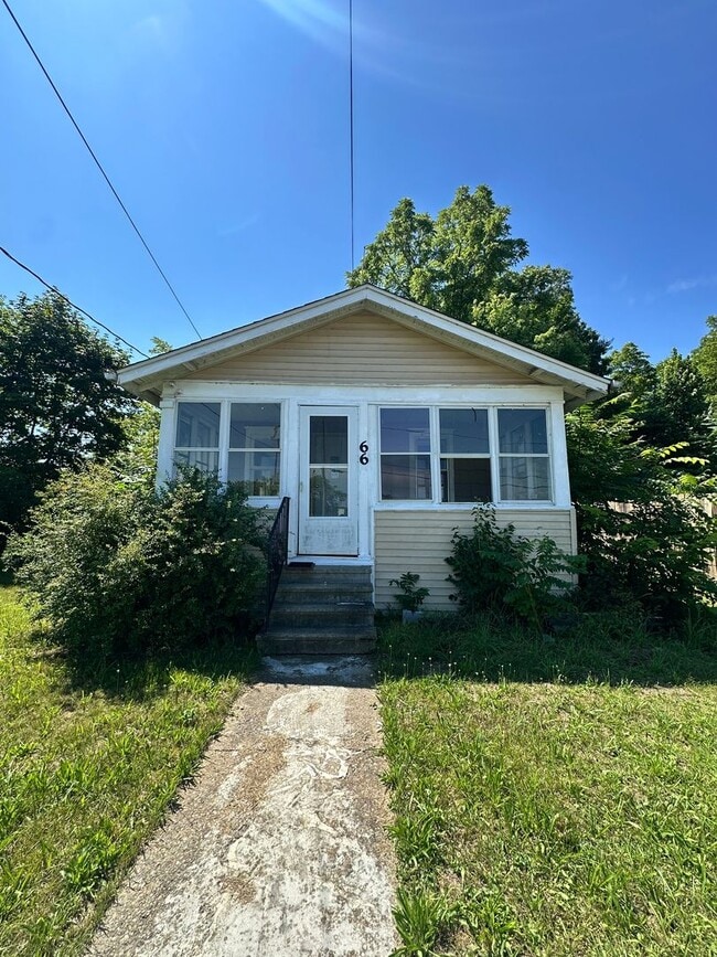 Building Photo - Two Bedroom One Bathroom Available in Batt...